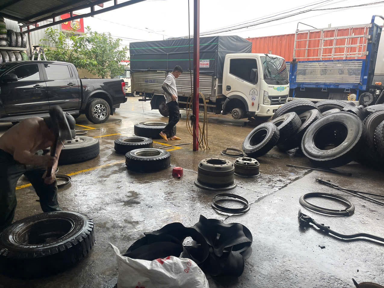 Nhận biết lốp xe ô tô cũ còn tốt để kéo dài tuổi thọ khi sử dụng