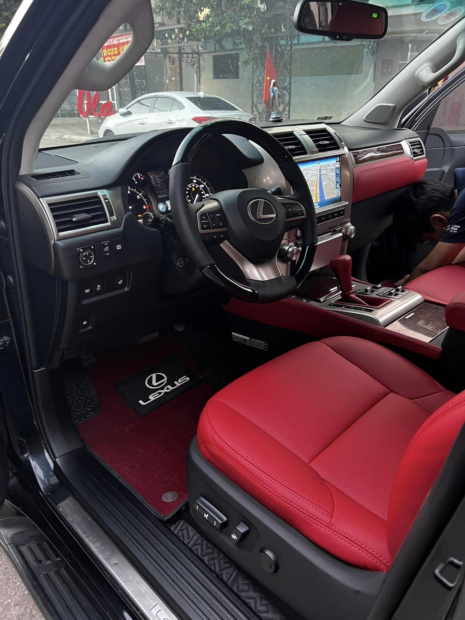 Thiết kế nội thất xe ô tô với ghế da được bọc lại