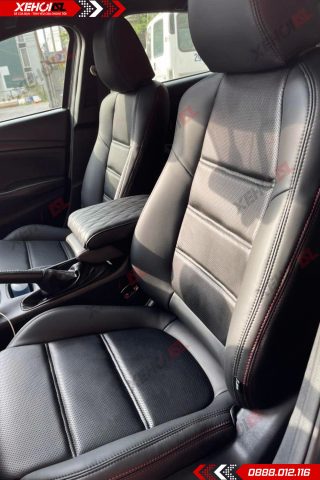 Ghế da Ford Ecosport với kiểu may múi ngang thanh lịch
