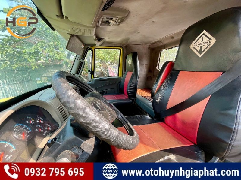 Cabin của xe đầu kéo Mỹ International 2014 cũ, thiết kế nội thất của xe ô tô cũ 2014