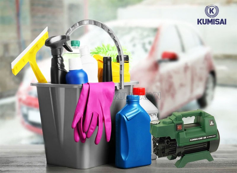 Các dụng cụ và hóa chất cần thiết để tiến hành quá trình rửa xe