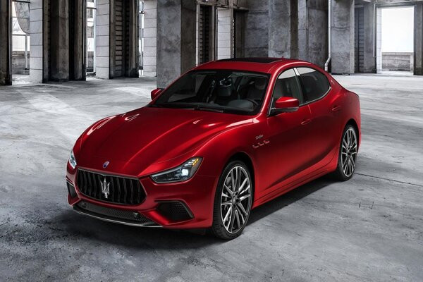 Xe Maserati Ghibli màu xanh