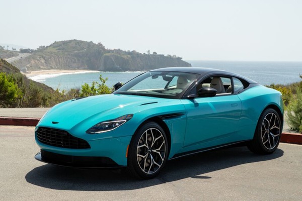 Xe Aston Martin