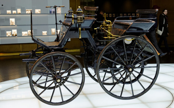 Daimler Motorwagen, một trong những chiếc xe đầu tiên tạo nên lịch sử của các hãng xe ô tô Mercedes.