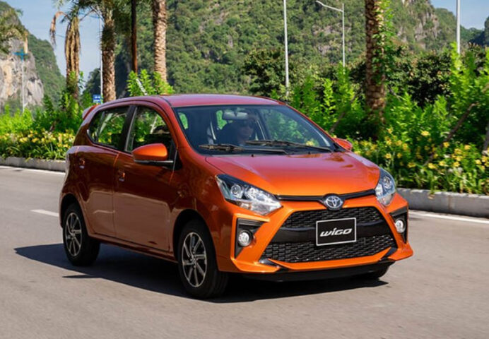 Toyota Wigo Facelift màu đỏ với lưới tản nhiệt to bản, mang phong cách thể thao cho xe ô tô loại nhỏ