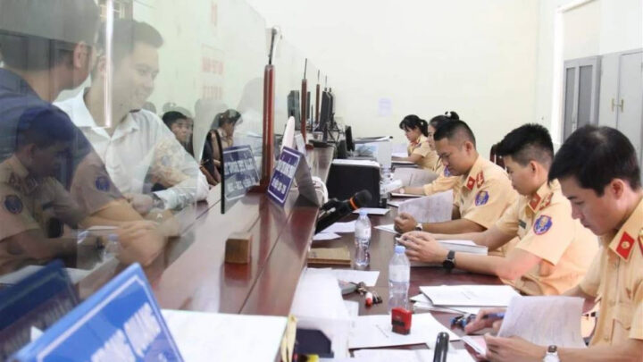 Quy trình nộp giấy khai đăng ký xe ô tô tại cơ quan có thẩm quyền