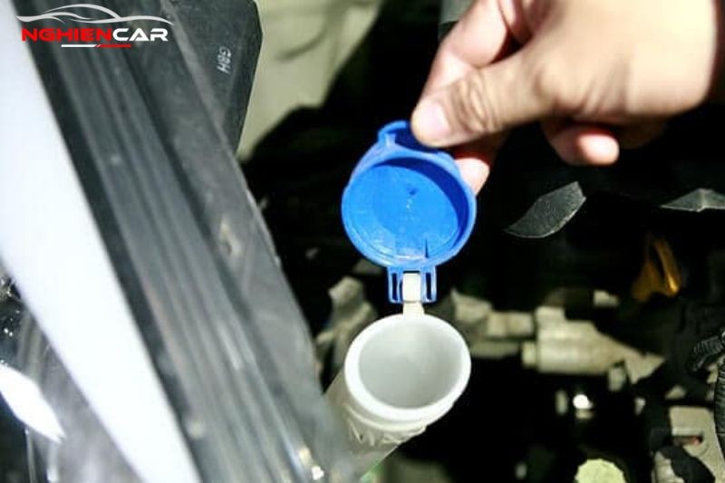 Cách khắc phục đầu phun nước rửa kính bị tắc nghẽn hiệu quả