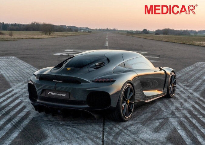 Chiếc Koenigsegg Agera RS màu xanh dương sang trọng, một trong những hãng xe ô tô đắt nhất thế giới với tốc độ kỷ lục
