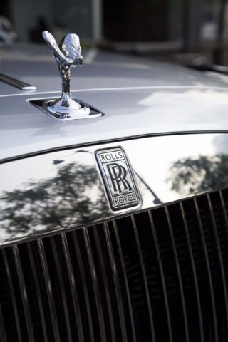 car wheel automobile glass transportation transport vehicle emblem rolls royce supercar luxury logo classic land vehicle automobile make automotive exterior luxury vehicle 772904