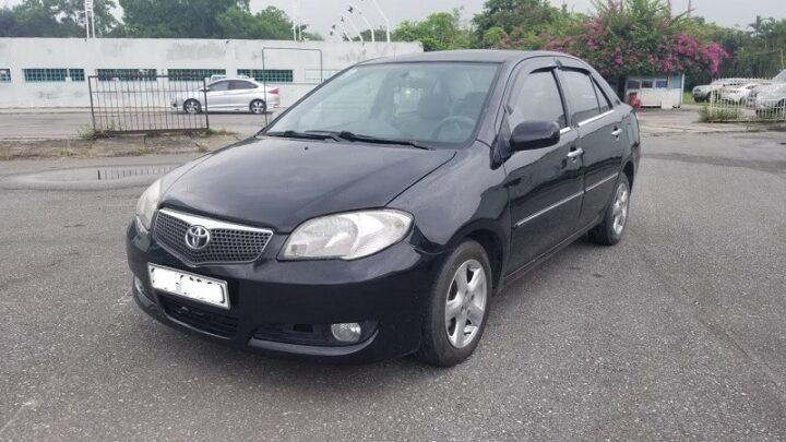 Toyota Vios 2006 màu trắng, mẫu xe sedan cũ đáng cân nhắc trong phân khúc giá xe ô tô cũ dưới 150 triệu đồng