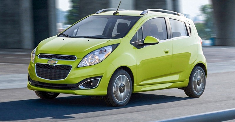 Chevrolet Spark đời 2014-2015 màu đỏ, mẫu xe đô thị với kiểu dáng hiện đại trong tầm giá xe ô tô cũ dưới 150 triệu đồng