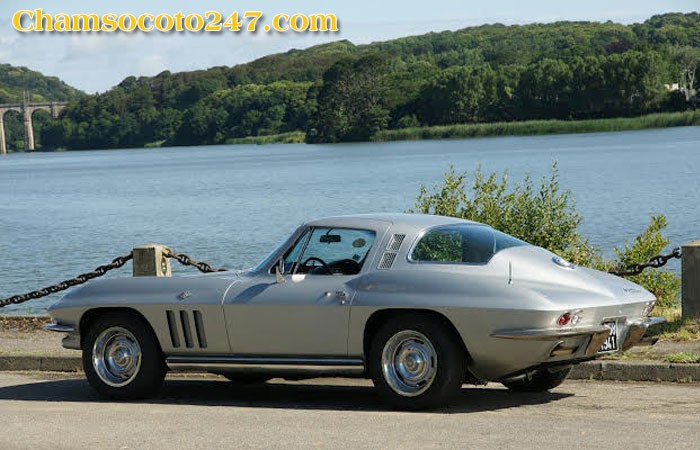 Chevrolet Corvette C2, một mẫu xe thể thao ô tô cổ đẹp mang tính biểu tượng của Mỹ.