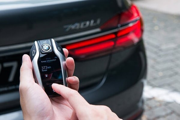 Chìa khóa xe ô tô hết pin hoặc bị hỏng khiến không mở được cửa xe