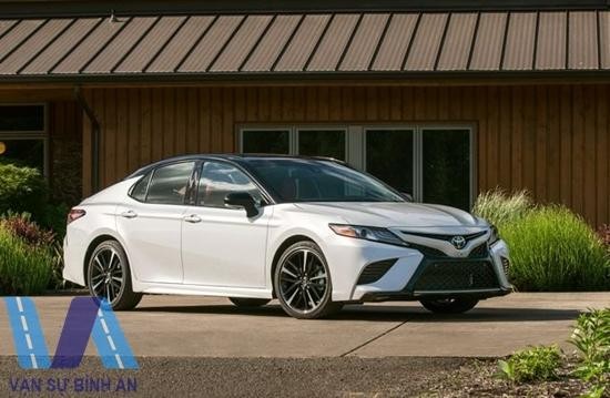Xe ô tô 4 chỗ Camry thế hệ mới