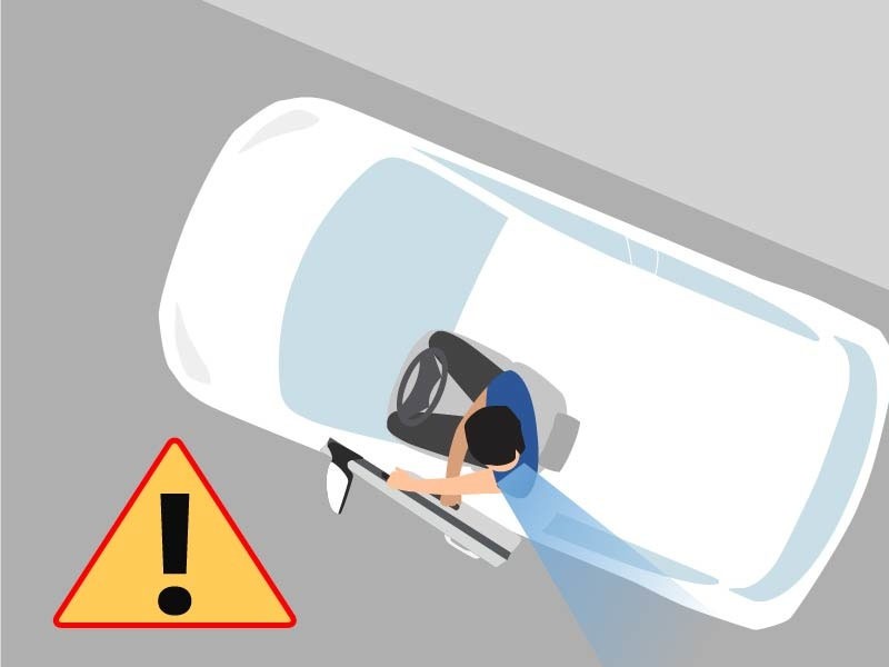 Chú ý các bước khi nhảy ra khỏi xe để thoát hiểm trên xe ô tô