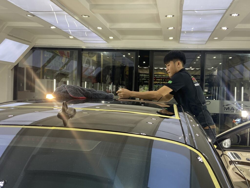 Có nên đánh bóng xe ô tô thường xuyên không
