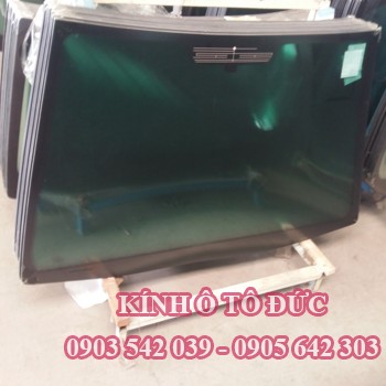 Kính chắn gió cạnh tranh về giá và chất lượng cho xe hơi