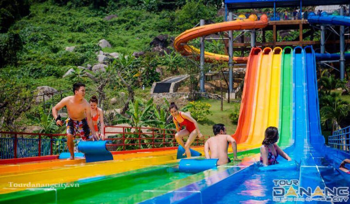 Công viên nước Núi Thần Tài với hồ tạo sóng và nhiều trò chơi hấp dẫn