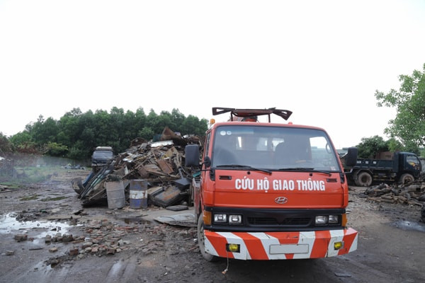 Cảnh tượng xe ô tô tỷ phú cũ và sắt vụn chất đống tại Thôn Thuyền những ngày đầu lập nghiệp