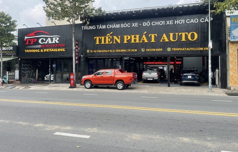Cửa hàng chuyên bọc ghế da công nghiệp xe ô tô và phụ kiện tại TP.HCM
