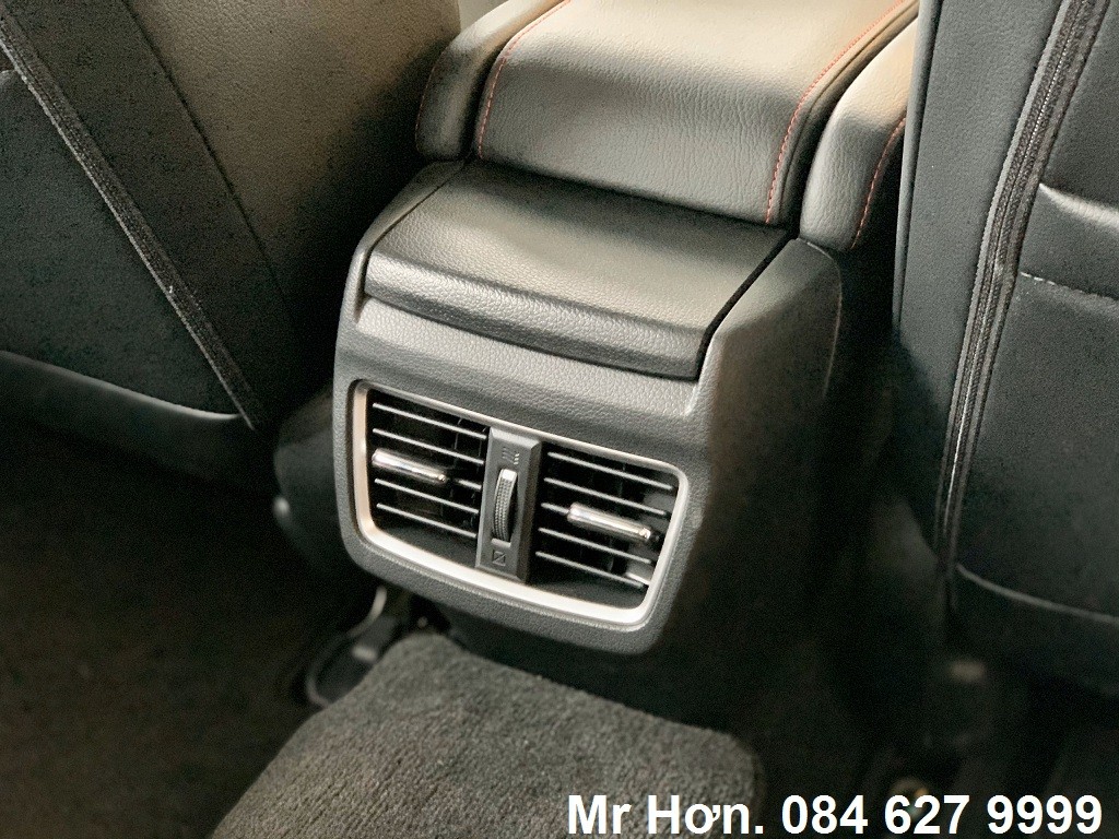 Cửa gió hàng ghế sau xe ô tô Honda Civic RS 2021