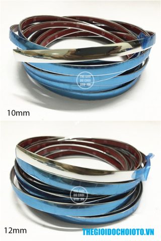 Các cuộn nẹp inox xe ô tô với kích thước bản 6mm và 8mm, minh họa sự đa dạng về độ dày cho từng vị trí dán.