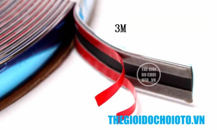 Nẹp inox xe ô tô kích thước lớn nhất 25mm và 30mm, với hai dải băng dính giúp tăng cường độ bám dính khi lắp đặt.
