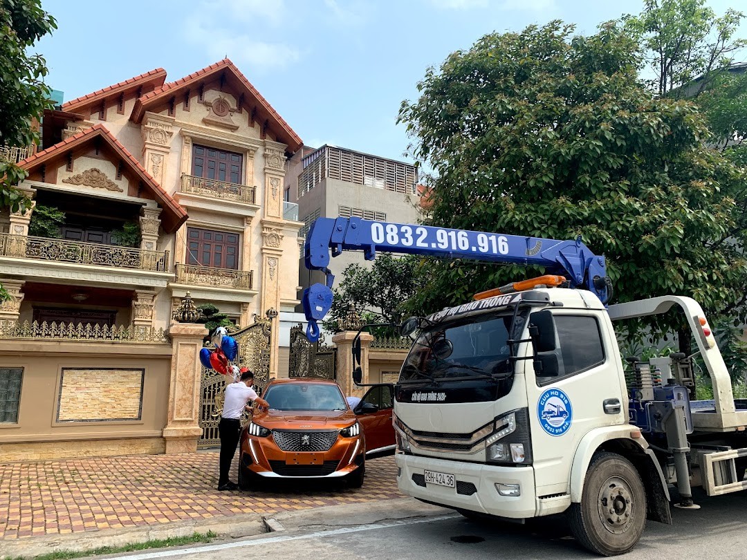 Đội xe cứu hộ xe ô tô Hà Nội uy tín đang di chuyển trên đường cao tốc