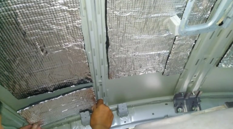 Quy trình dán cách nhiệt trần xe ô tô tiêu chuẩn bởi kỹ thuật viên chuyên nghiệp