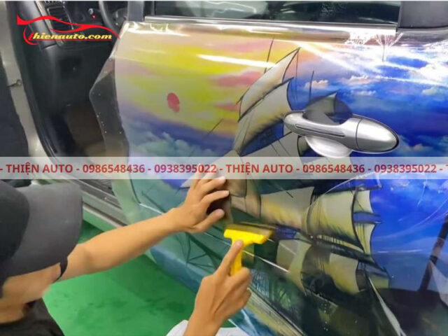 Dán carbon ngoại thất xe ô tô với họa tiết độc đáo, tạo điểm nhấn cá tính cho thân xe
