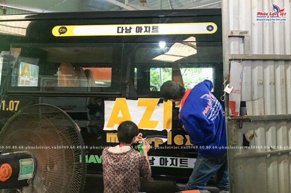 Dán decal cho xe ô tô mang lại vẻ ngoài ấn tượng và hiện đại