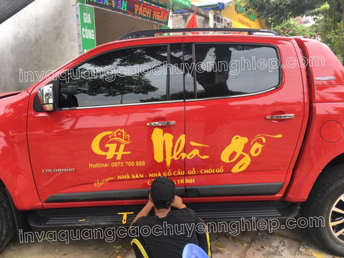 Dán decal xe ô tô đổi màu cao cấp, giúp xe có diện mạo mới và bảo vệ lớp sơn gốc.