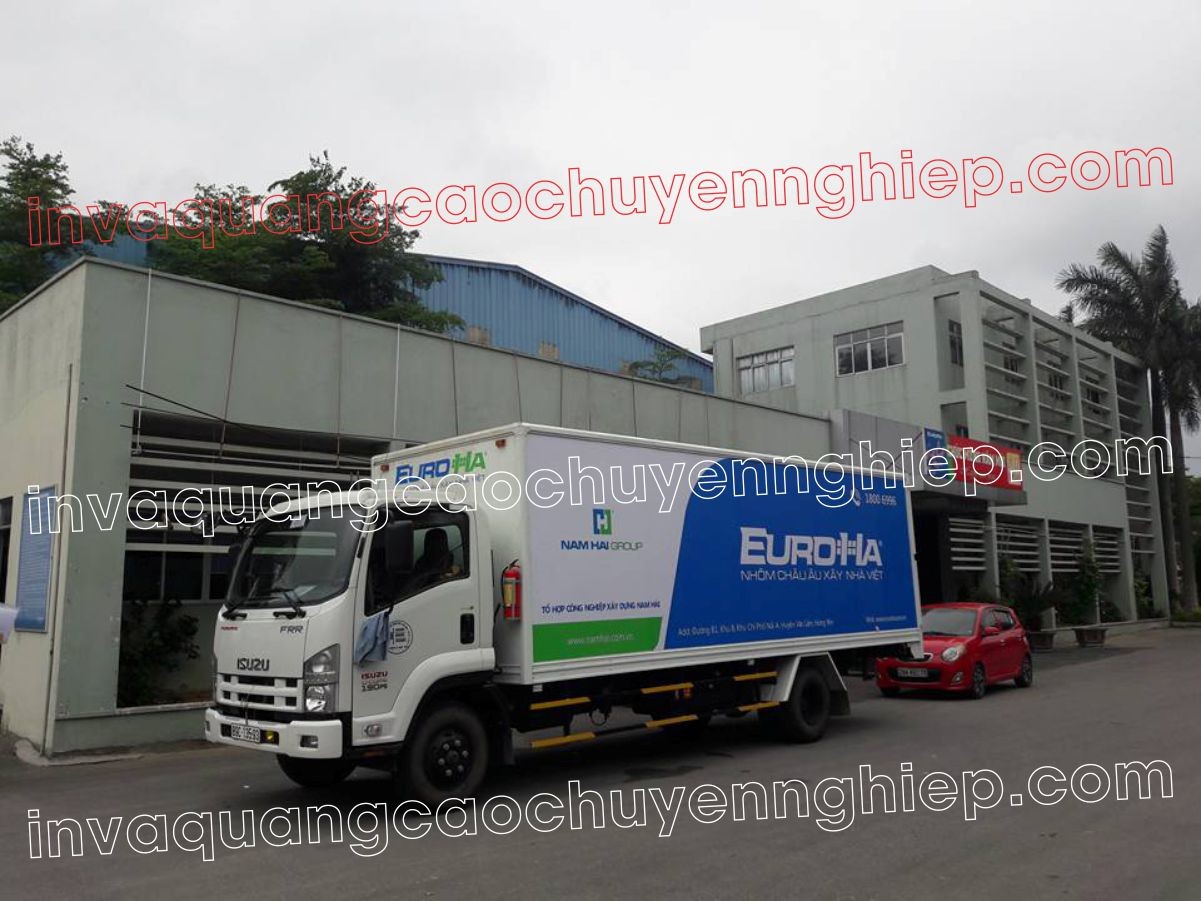 Decal dán trang trí xe hơi với nhiều họa tiết độc đáo, biến chiếc xe thành công cụ quảng bá di động.