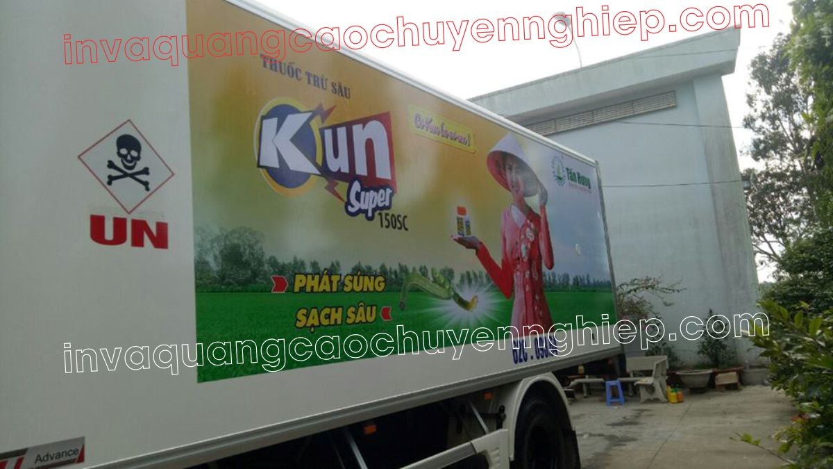 Quảng cáo dán decal xe tải với chi phí thi công thấp, nội dung linh hoạt, dễ dàng kiểm soát hiệu suất.