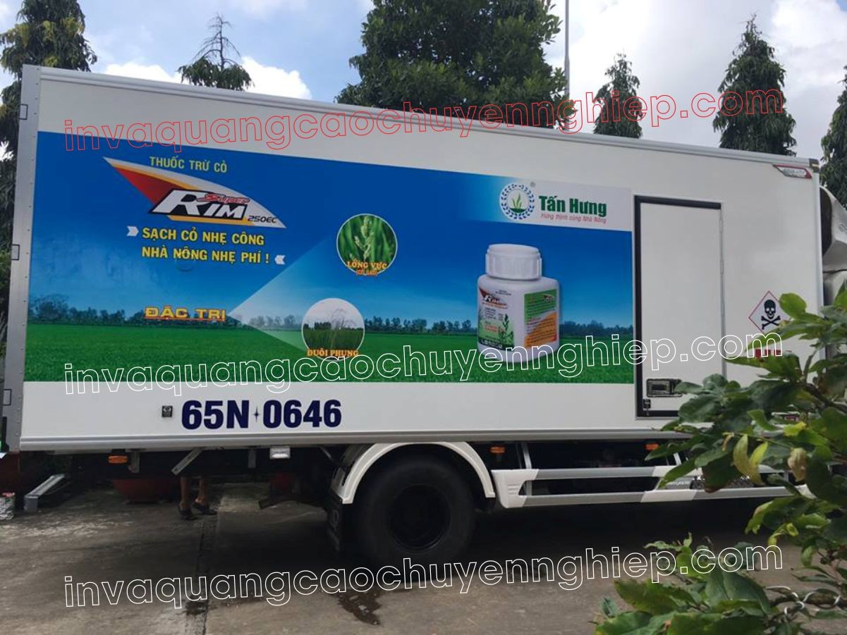 In và dán decal quảng cáo trên xe tải chất lượng cao, uy tín cho các doanh nghiệp tại Hà Nội.