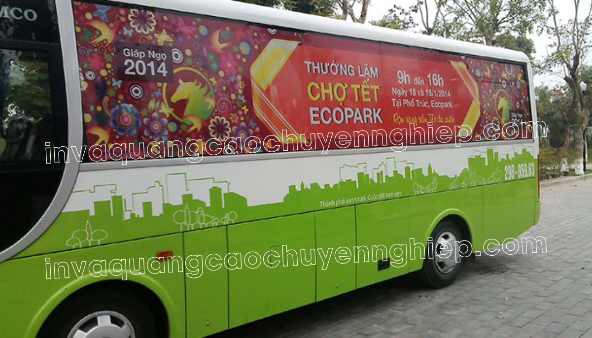 Decal ô tô cấu tạo từ nhựa cao cấp, độ bền cao, dễ thay thế, phù hợp cho quảng cáo và trang trí.