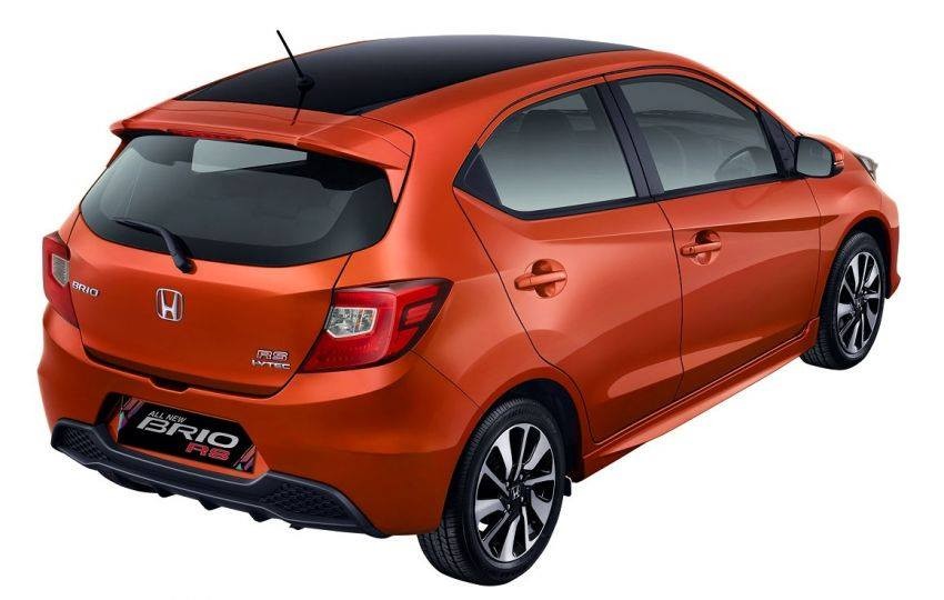 Không gian khoang lái và vô lăng xe Honda Brio 2019 rộng rãi, tiện dụng