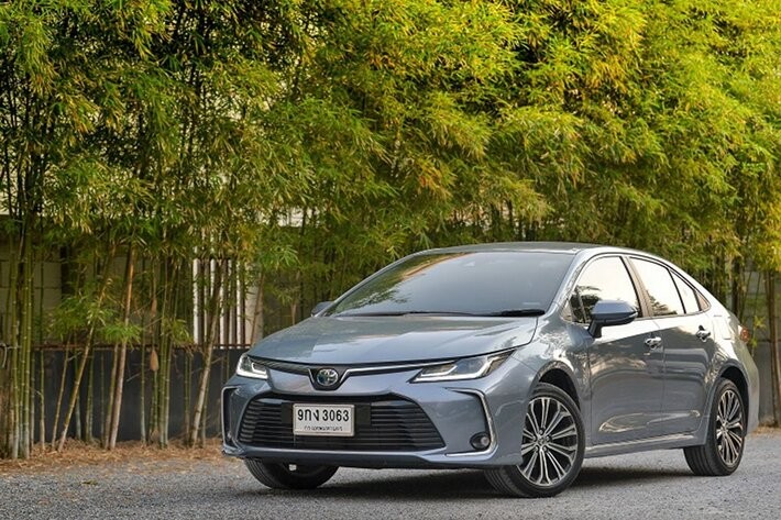 Xe ô tô 5 chỗ Toyota Corolla Altis