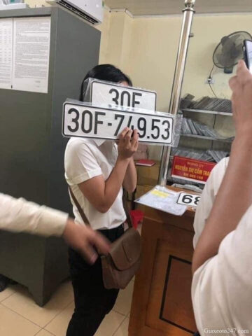 Người dân chờ đợi bốc biển số xe ô tô tại Hà Nội, cập nhật thông tin mới nhất