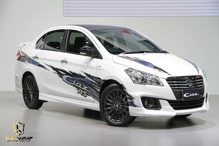 Chi tiết tem sườn trên xe ô tô Suzuki Ciaz, mang lại vẻ ngoài ấn tượng cho mẫu xe giá rẻ