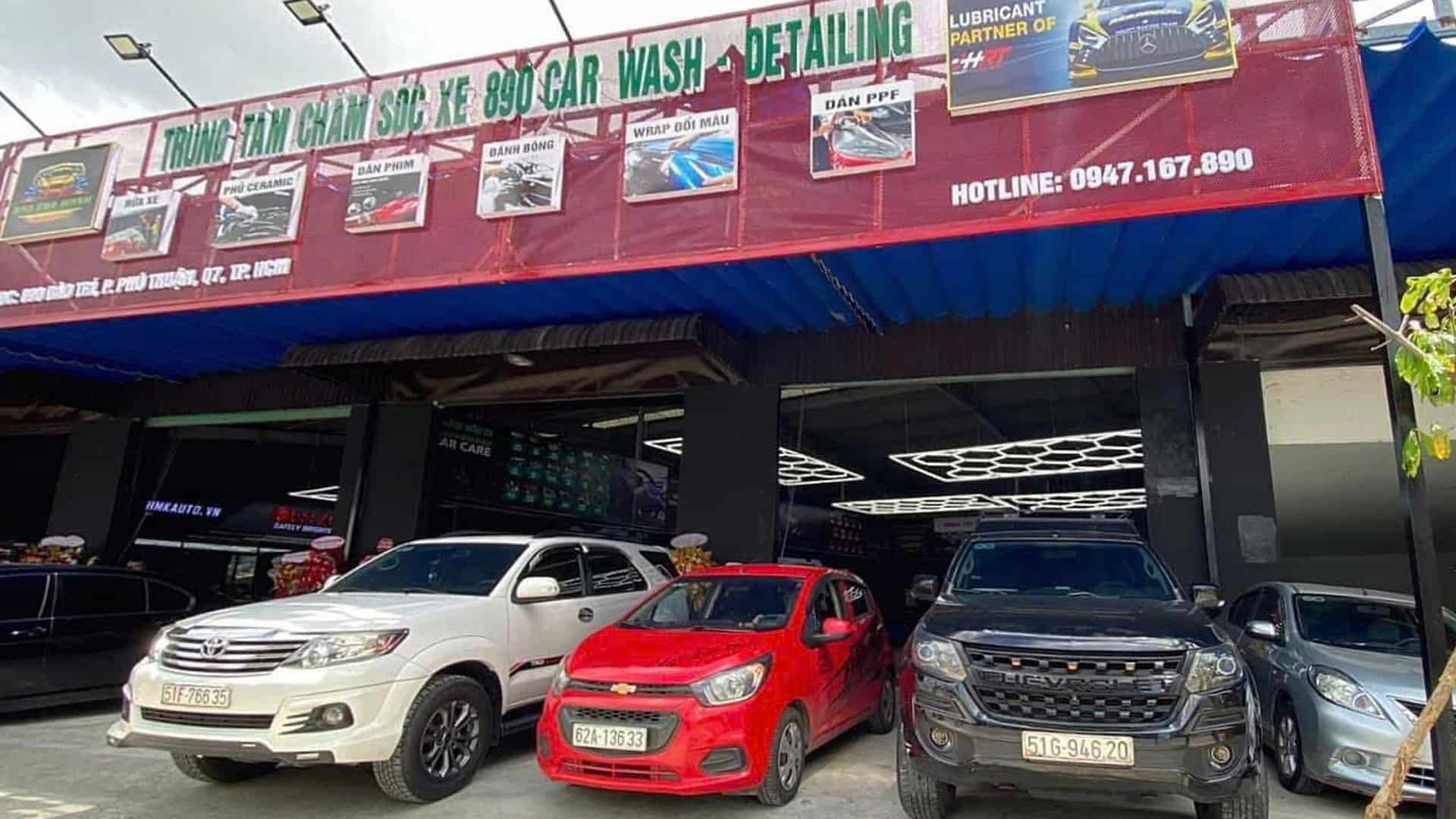 890 CAR WASH DETAILING, địa chỉ rửa xe ô tô quận 7 chú trọng vào sự sạch sẽ và kỹ lưỡng, đảm bảo xe luôn sáng bóng.