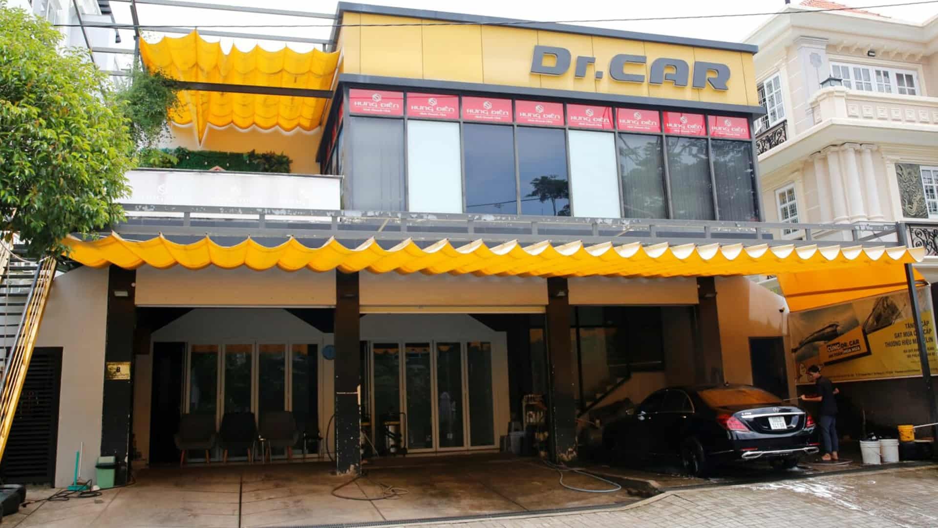 DR CAR VIETNAM Quận 7, cung cấp dịch vụ rửa xe ô tô giá rẻ, phù hợp cho nhu cầu làm sạch xe thông thường.