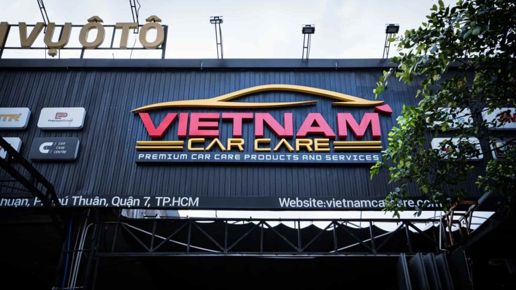 Bảng so sánh các dịch vụ rửa xe ô tô quận 7, cung cấp cái nhìn tổng quan về chất lượng và ưu điểm của từng trung tâm.