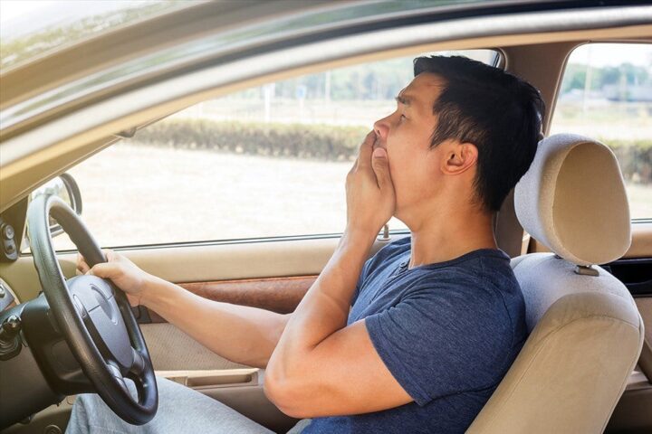 tài xế lái xe khi mệt mỏi