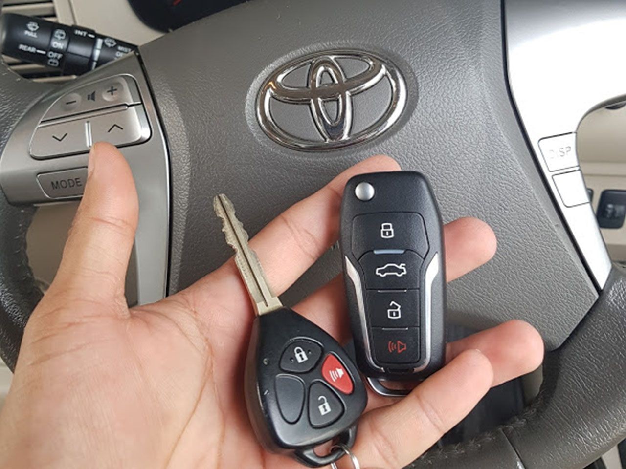 Chìa khóa thông minh (Smartkey) là đồ chơi nội thất xe ô tô hiện đại