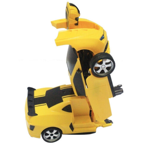 Hình ảnh cận cảnh robot biến hình từ xe ô tô màu đỏ, thể hiện các khớp nối và chi tiết