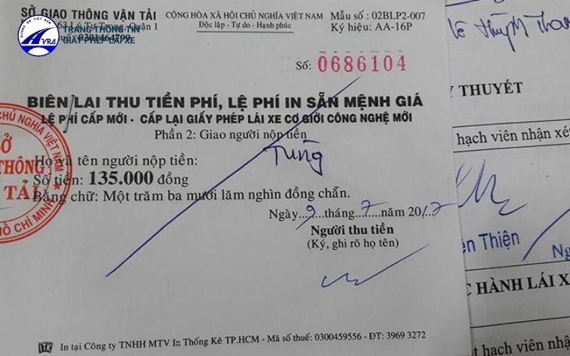 Phí cấp lại bằng lái hạng C thẻ PET là 135.000
