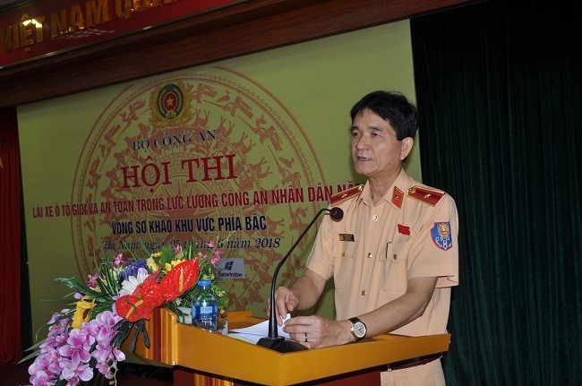 Thiếu tướng Trần Sơn Hà phát biểu chỉ đạo hội thi lái xe ô tô an toàn