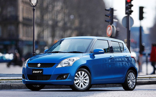 Suzuki Swift "nội" màu trắng, mẫu xe tinh tế và mạnh mẽ với giá 549 triệu.