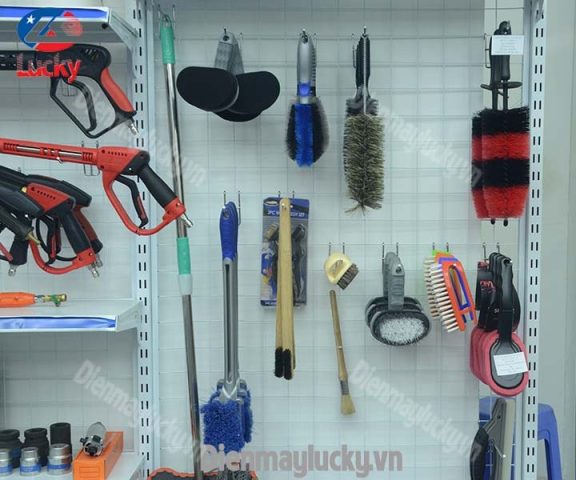 Dụng cụ hỗ trợ rửa và chăm sóc xe ô tô chuyên nghiệp, sắp xếp gọn gàng trong diện tích xe ô tô hẹp